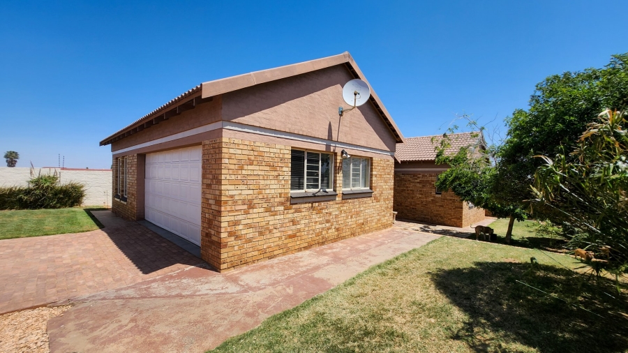 3 Bedroom Property for Sale in Wilkoppies North West